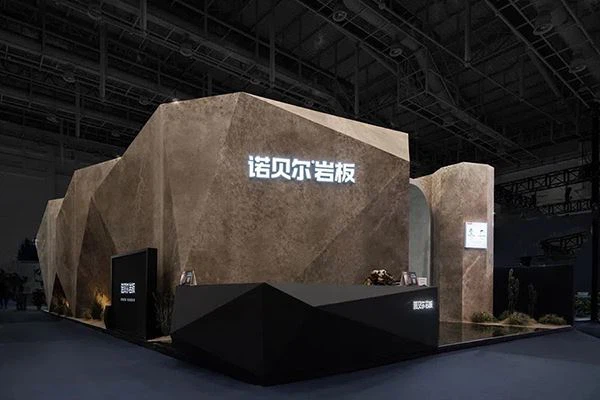 Portare una meravigliosa tendenza spaziale di Stone Nabel Shining alla Fiera ...